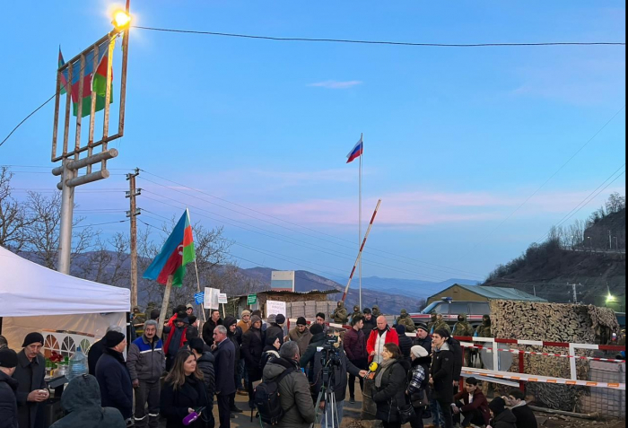   La protesta pacífica de los azerbaiyanos continúa por cuarto día  