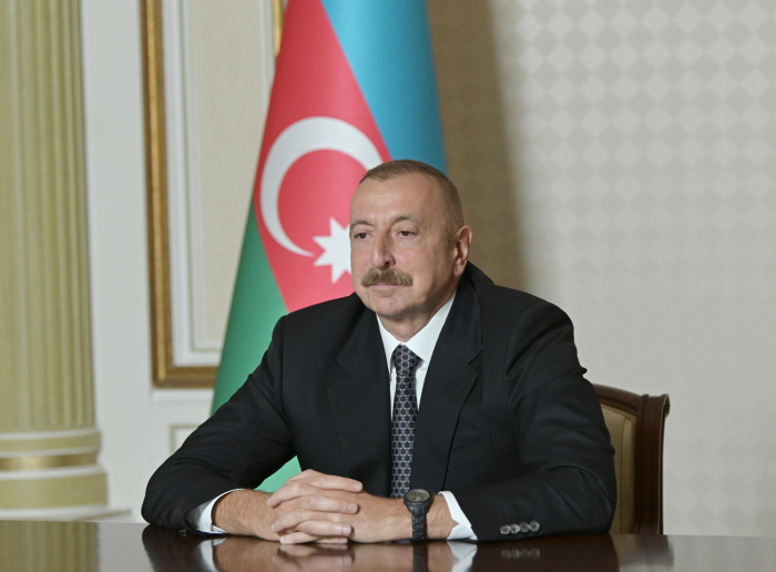   Presidente Ilham Aliyev se dirige a los participantes del foro internacional  