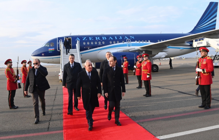   Aserbaidschanischer Premierminister beginnt einen offiziellen Besuch in Georgien  