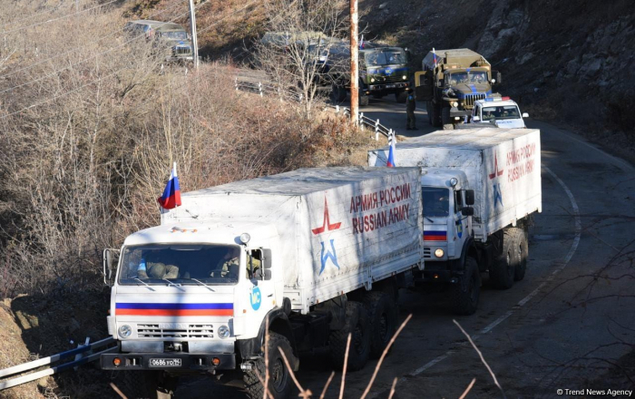   Les manifestants sur la route Choucha-Khankendi autorisent le déplacement du véhicule de ravitaillement des soldats de la paix russes  
