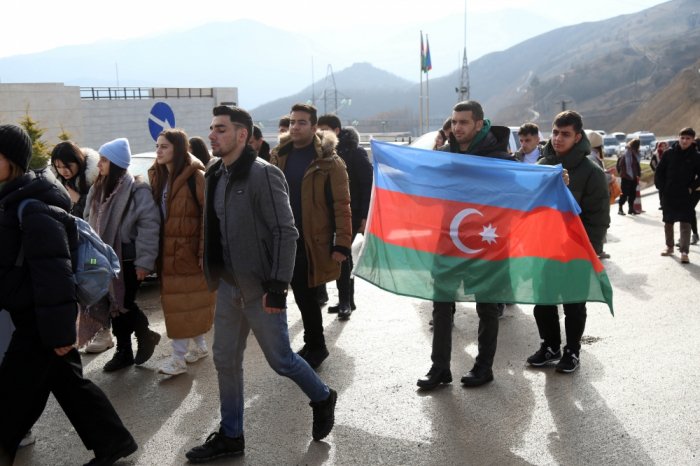    Laçın-Xankəndi yolundakı dinc aksiyaya yeni könüllülər qoşulub -    FOTOLAR      