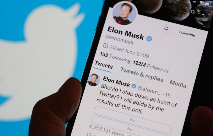 Musk launches poll asking if he should step down as Twitter CEO