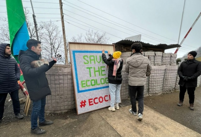  Azerbaijani protesters hold flash mob on Khankendi-Lachin road - VIDEO