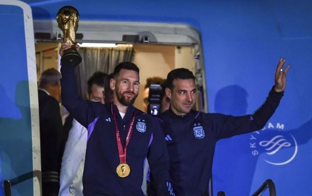   World Cup champion Argentina returns home to a jubilant Buenos Aires  