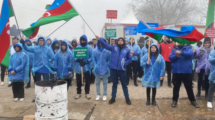   Friedliche Proteste auf der Latschin-Straße gehen trotz des sich verschlechternden Wetters weiter  