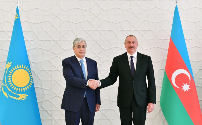   El presidente kazajo felicita al presidente Ilham Aliyev  