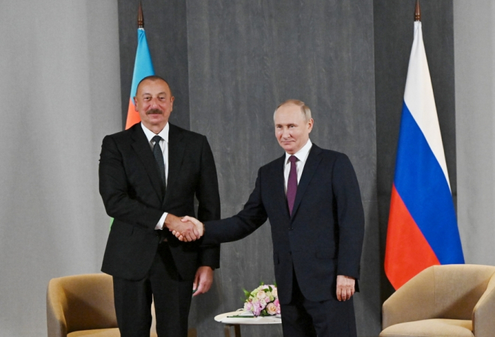   Putin gratuliert dem Präsidenten Ilham Aliyev  