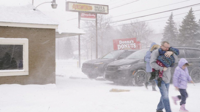 US snow storm leaves at least 34 dead 