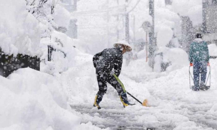 Heavy snow in Japan kills at least 17