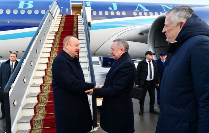   Präsident Ilham Aliyev trifft zu einem Arbeitsbesuch in Sankt Petersburg ein  