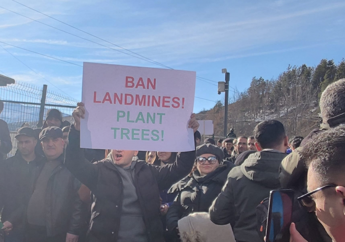   Azerbaijanis continue their peaceful protests on Khankandi-Lachin road since December 12   