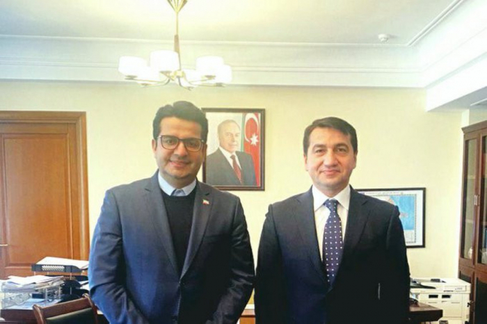 Hikmət Hacıyev İran səfiri ilə görüşüb
Hikmət Hacıyev İran səfiri ilə görüşüb