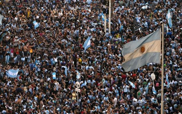    Argentina küçələrində izdiham -    Video     