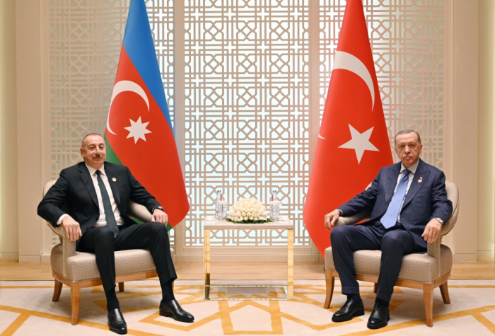  Azerbaijani, Turkish Presidents meet in Turkmenbashi 