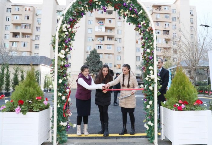    Leyla Əliyeva “Bizim həyət” layihəsi çərçivəsində növbəti həyətin açılışında iştirak edib  
   