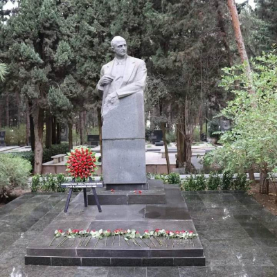 Seyid Cəfər Pişəvərinin məzarı ziyarət edilib  
