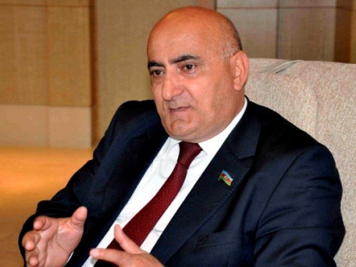    "Əgər direktorlar adını yaza bilmirsə..." -    Deputat      