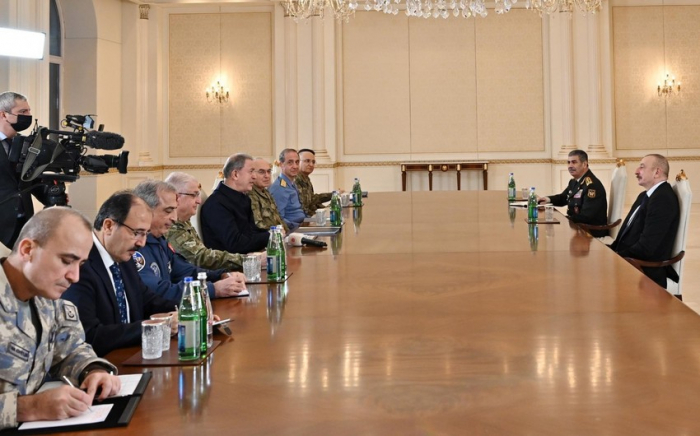   Ilham Aliyev empfing Hulusi Akar, gemeinsame Militärübungen zwischen Aserbaidschan und der Türkei wurden besprochen  