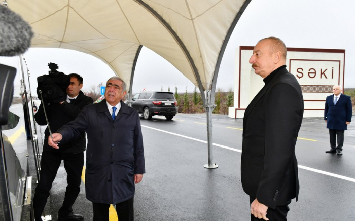 Presidente Ilham Aliyev asiste a la inauguración de la carretera Oghuz-Shaki después de la reconstrucción 