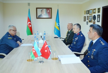 Representantes de las fuerzas aéreas de Azerbaiyán y Türkiye mantienen conversaciones sobre la cooperación militar