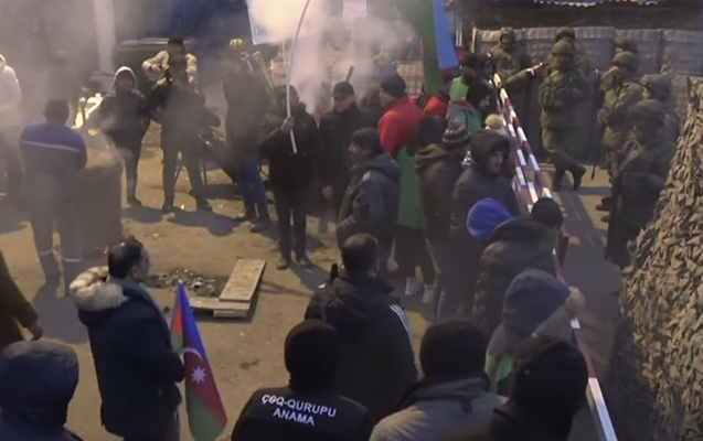  La manifestation continue sur la route de Latchine -  En direct  