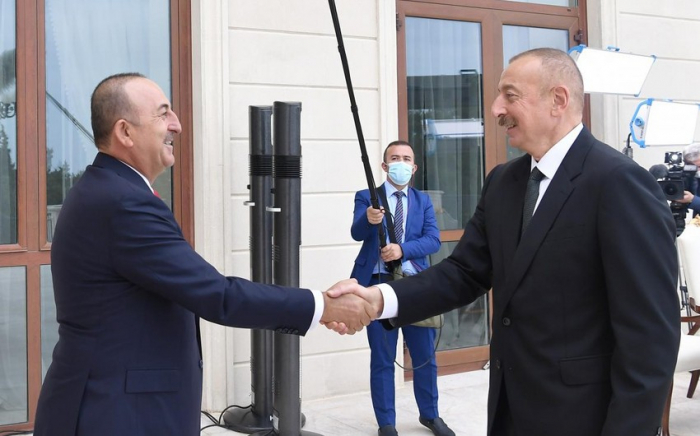 Çavuşoğlu İlham Əliyevi təbrik edib