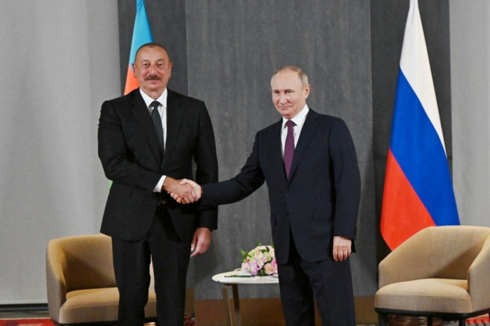  Presidente ruso hace una llamada telefónica al presidente de Azerbaiyán 