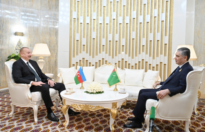   Ilham Aliyev se reúne con el presidente del Consejo Popular del Parlamento de Turkmenistán  