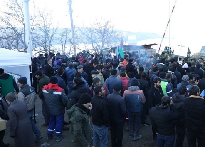  Les manifestants sur la route Choucha-Khankendi passeront la nuit dans des tentes