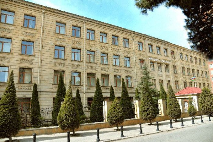    Bakıda direktorun ad gününə yığılan pullar geri qaytarıldı   