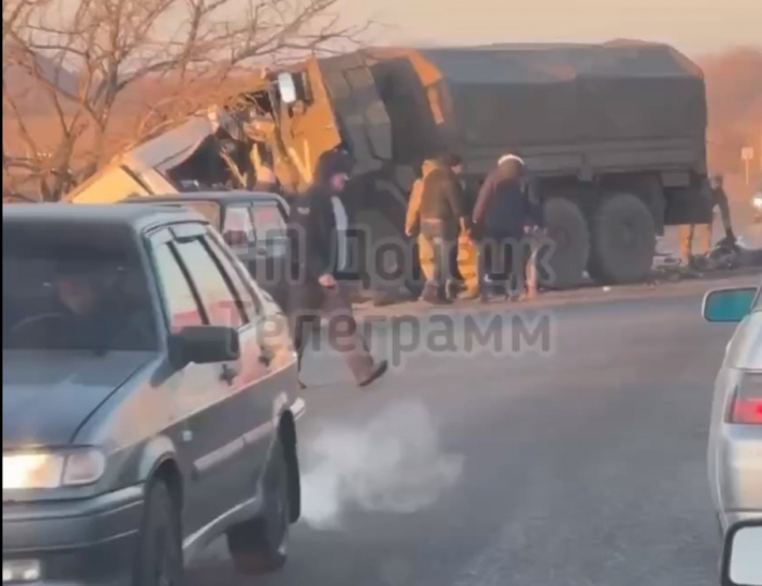 Donetskdə hərbi maşın mikroavtobusla toqquşub -    16 ölü(VİDEO)   