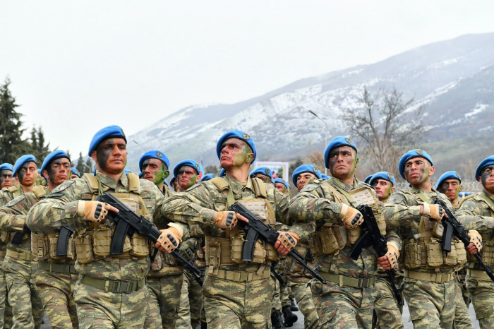 Komandoda hərbi xidmət keçmək istəyənlərin nəzərinə
Komandoda hərbi xidmət keçmək istəyənlərin nəzərinə
