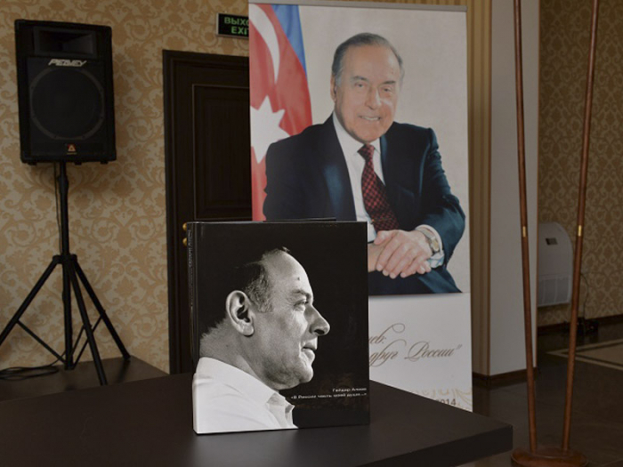 Moskvada Heydər Əliyevin xatirəsi yad edilib Moskvada Heydər Əliyevin xatirəsi yad edilib