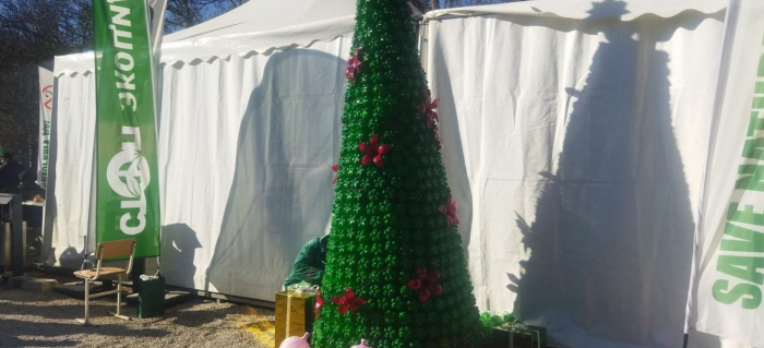   New Year tree put up at peaceful rally on Azerbaijan