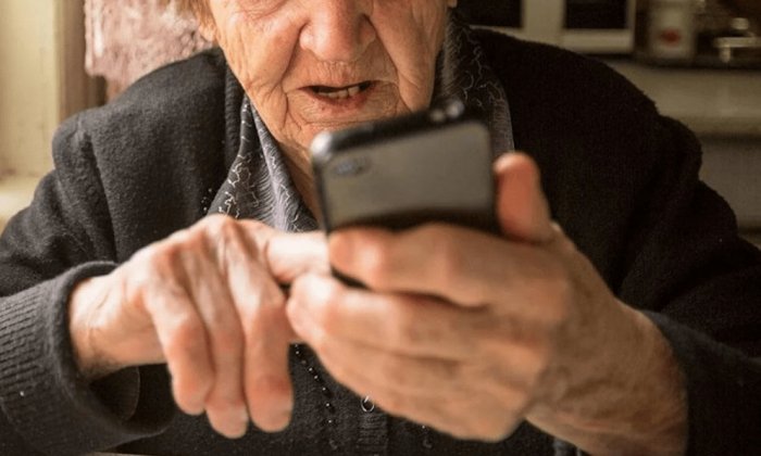    Ermənistanda    79 yaşlı nənə    "iPhone" oğurladığı üçün saxlanılıb   