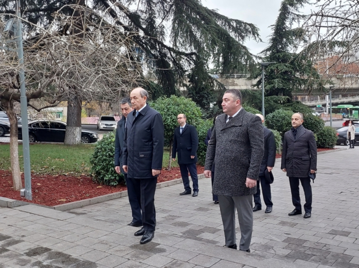   Azerbaijan`s justice minister visits monument to national leader Heydar Aliyev in Tbilisi  