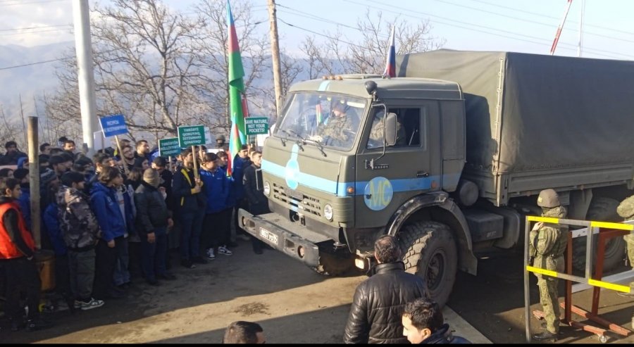    Sülhməramlılara aid təminat avtomobilləri Laçın yolundan keçib   