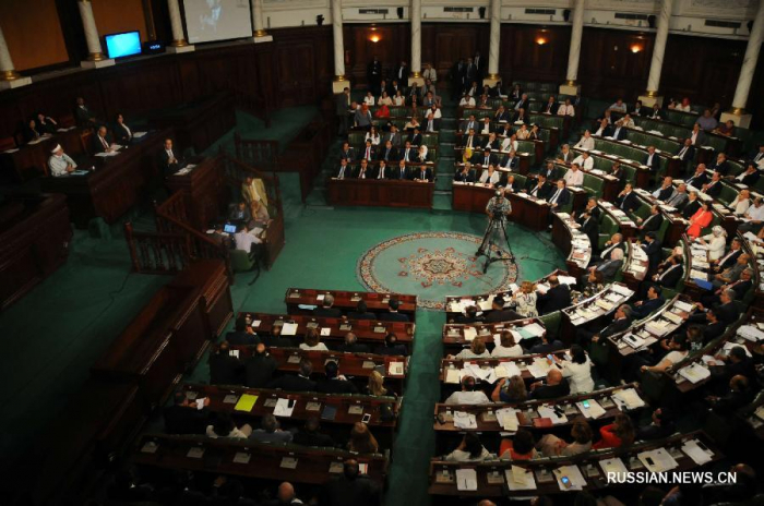 Tunisdə növbədənkənar parlament seçkiləri keçirilir