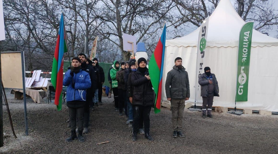   Azerbaijani activists continue peaceful protest on Lachin-Khankendi road despite cold weather  