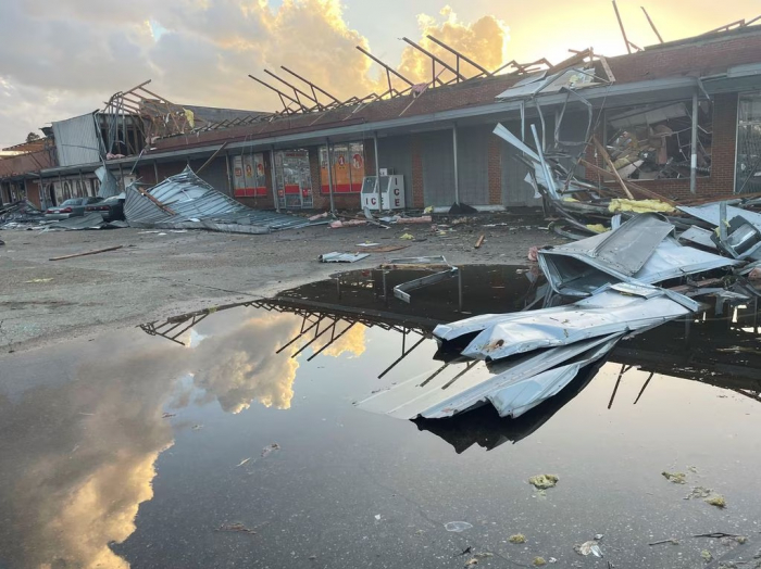 Al menos 7 muertos y 12 heridos en el sureste de EE.UU. por tornados