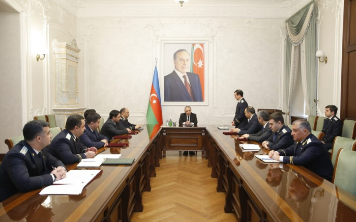 Kamran Əliyev hakim təyin edilmiş prokurorlarla görüşüb
Kamran Əliyev hakim təyin edilmiş prokurorlarla görüşüb