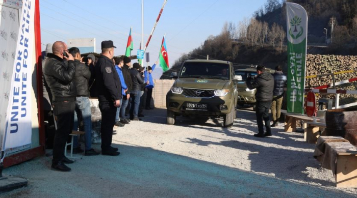 Supply car of Russian peacekeepers freely passes along Azerbaijan