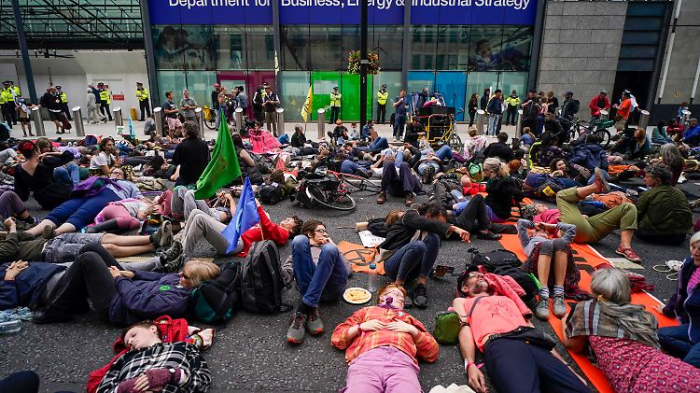   Britische Klimaaktivisten wollen sich nicht mehr festkleben  