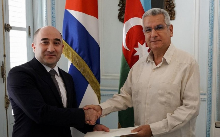 Azerbaijani ambassador presents copy of his credentials to Cuban deputy foreign minister