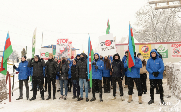 Azerbaijani activists continue peaceful protest on Lachin-Khankendi road despite cold weather  