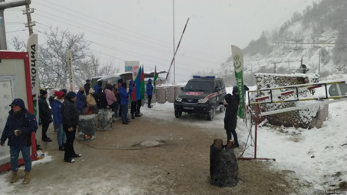 Another vehicle of Russian peacekeepers passes freely along Azerbaijan