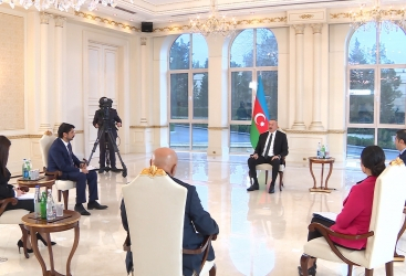   El Presidente de Azerbaiyán concede entrevistas a canales de televisión locales  