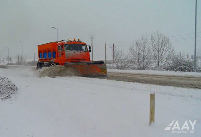 Hava ilə əlaqədar avtomobil yollarındakı vəziyyət açıqlanıb  
