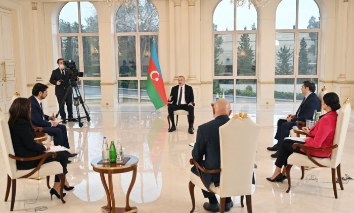   Interview vom Präsidenten Ilham Aliyev mit lokalen Fernsehsendern im Rampenlicht der moldawischen Medien  