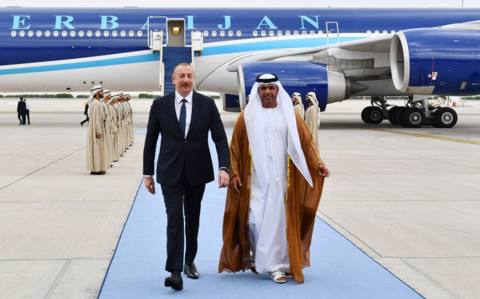   Präsident Ilham Aliyev trifft zu einem Arbeitsbesuch in den Vereinigten Arabischen Emiraten ein  